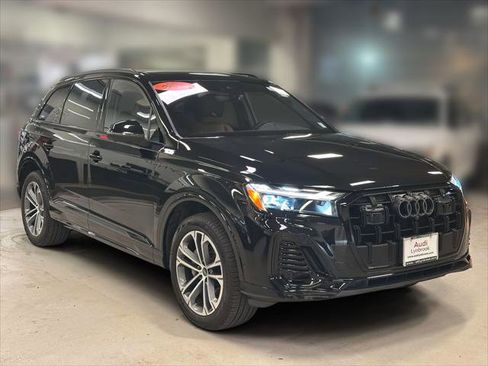 Used 2025 Audi Q7 2.0T Premium w/ Convenience Plus Package image 3