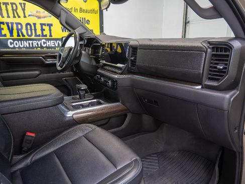 Used 2023 Chevrolet Silverado 1500 LT Trail Boss w/ Protection Package AWD/4WD image 16