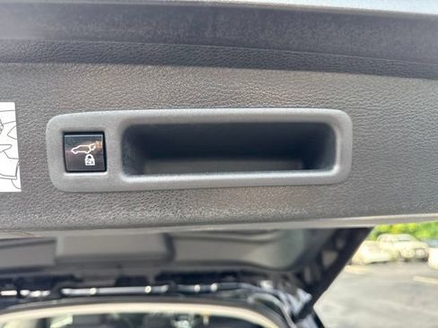 Used 2023 Toyota Sienna XLE FWD image 18