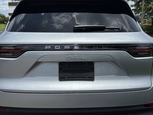 Used 2023 Porsche Cayenne AWD/4WD image 10