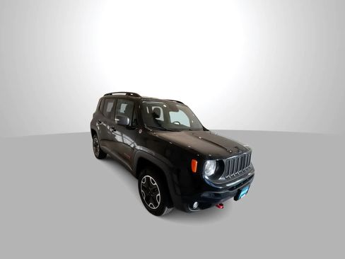 Used 2017 Jeep Renegade Trailhawk w/ Popular Equipment Group AWD/4WD image 2