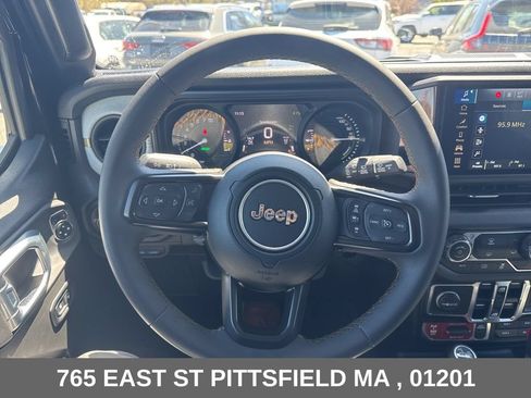 Used 2024 Jeep Wrangler Unlimited AWD/4WD image 23