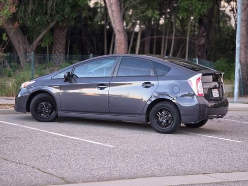 Used 2014 Toyota Prius Two image 17