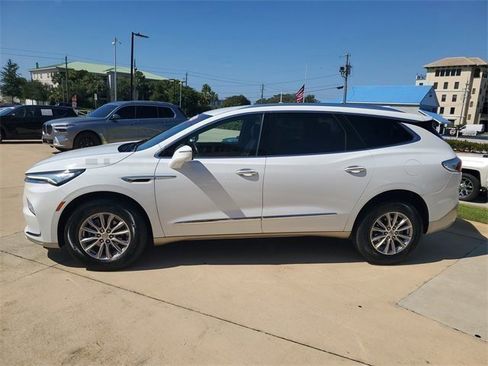 Used 2024 Buick Enclave Premium image 2