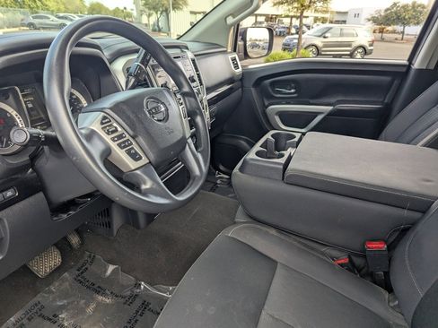 Used 2018 Nissan Titan SV image 18