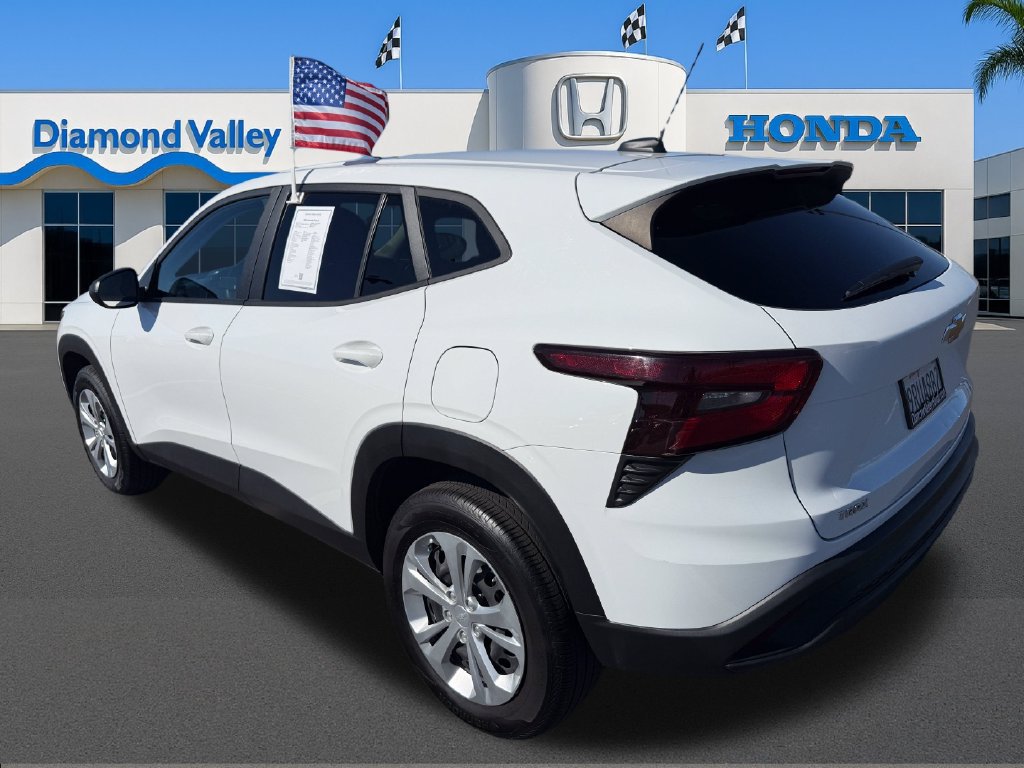 Used 2025 Chevrolet Trax LS FWD image 4