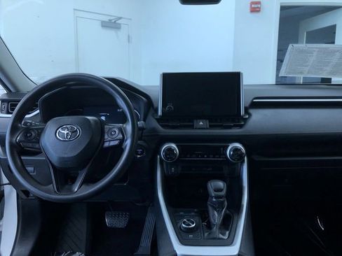 Used 2025 Toyota RAV4 XLE AWD/4WD image 18