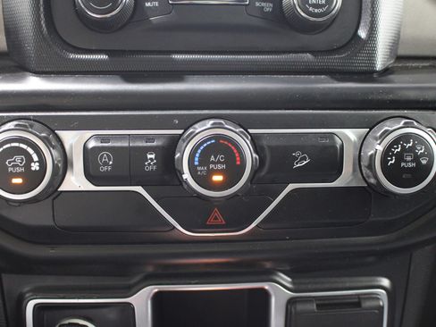 Used 2018 Jeep Wrangler Sport image 15