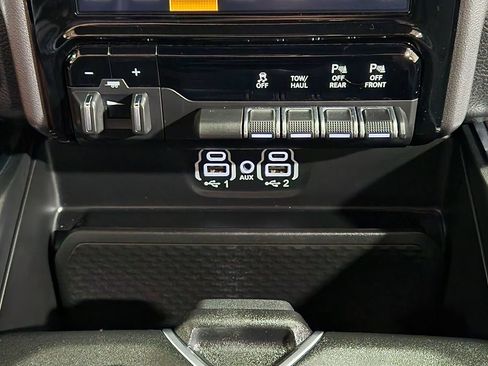 Used 2024 RAM 1500 Laramie AWD/4WD image 40