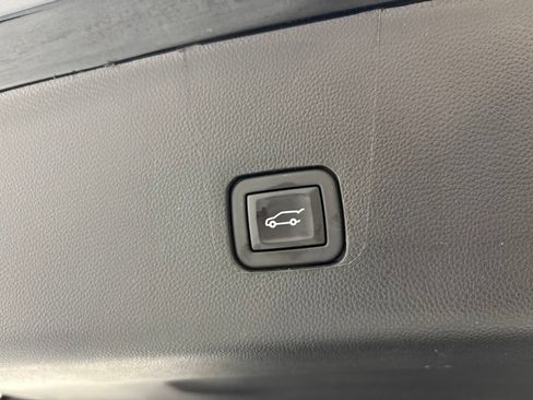 Used 2023 Chevrolet Traverse LT AWD/4WD image 44
