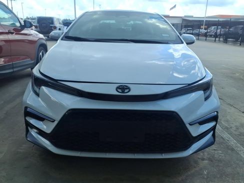 Used 2024 Toyota Corolla SE FWD image 3
