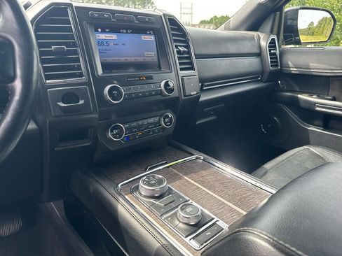 Used 2019 Ford Expedition Limited image 16