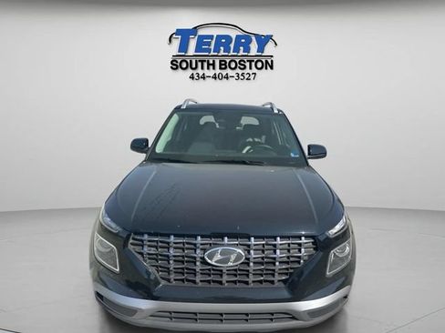 Used 2025 Hyundai Venue SEL FWD image 2