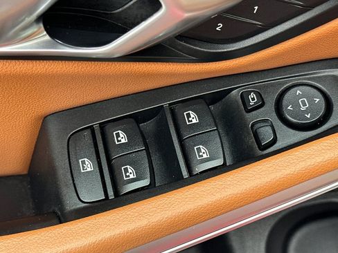 Used 2022 BMW 330i Sedan w/ Driving Assistance Package image 11