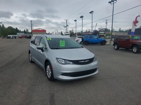 Used 2022 Chrysler Voyager LX FWD image 4