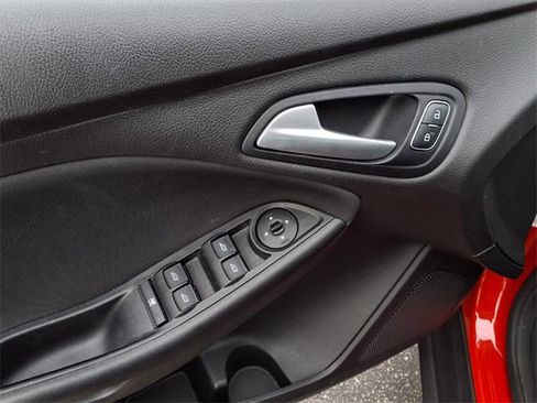 Used 2017 Ford Focus SE image 11