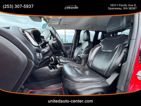 Used 2017 Jeep Renegade Limited image 7