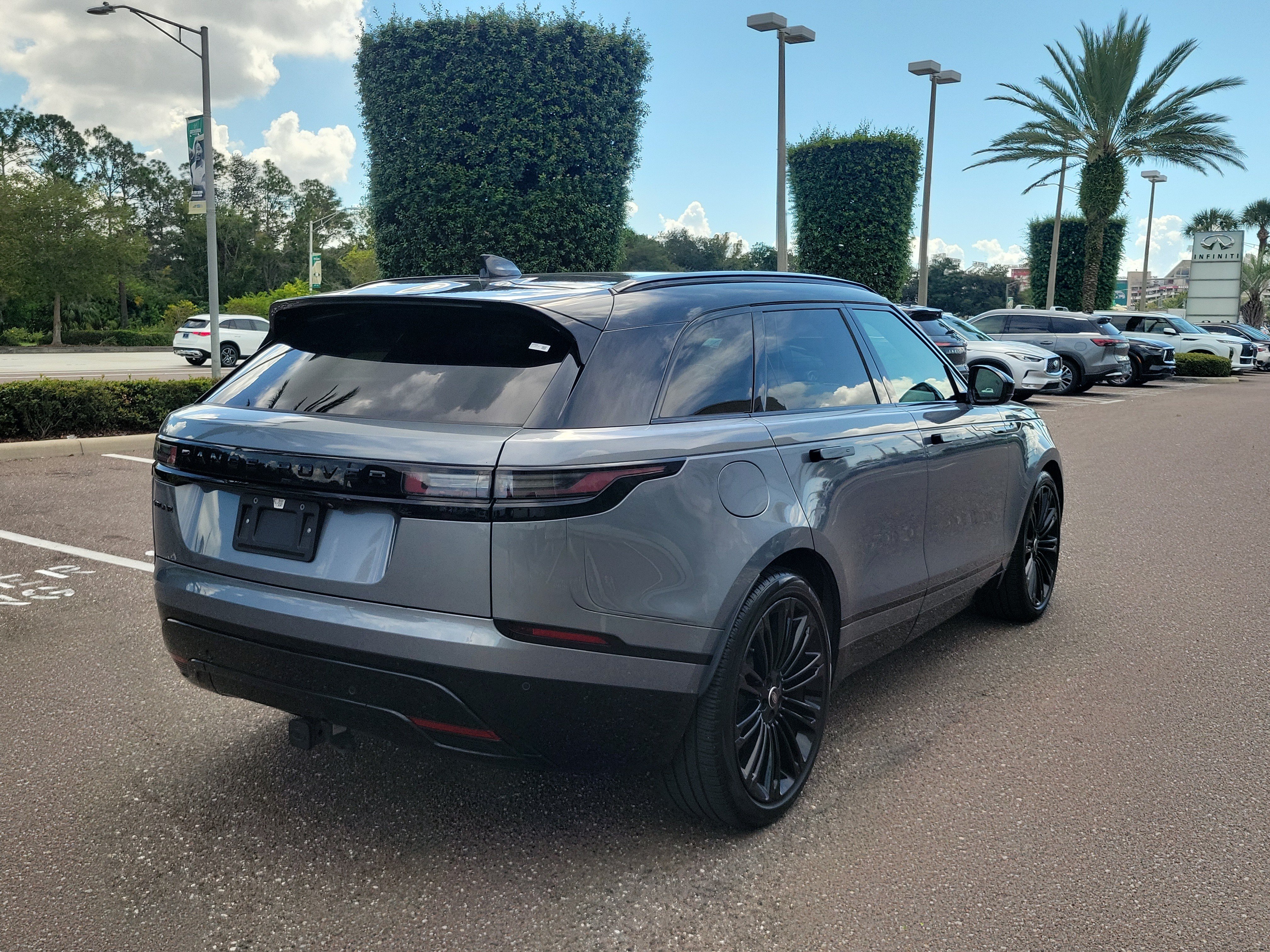 Used 2024 Land Rover Range Rover Velar Dynamic SE AWD/4WD image 4