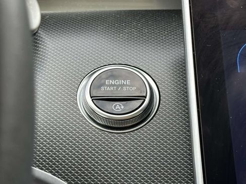 Used 2024 Mercedes-Benz C 300 4MATIC Sedan image 19