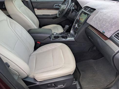 Used 2018 Ford Explorer Platinum AWD/4WD image 11