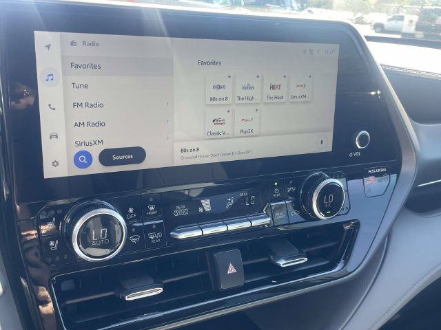 Used 2023 Toyota Highlander Limited FWD image 18