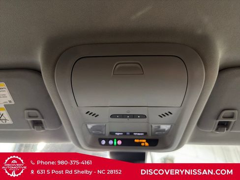 Used 2024 GMC Terrain SLT AWD/4WD image 29