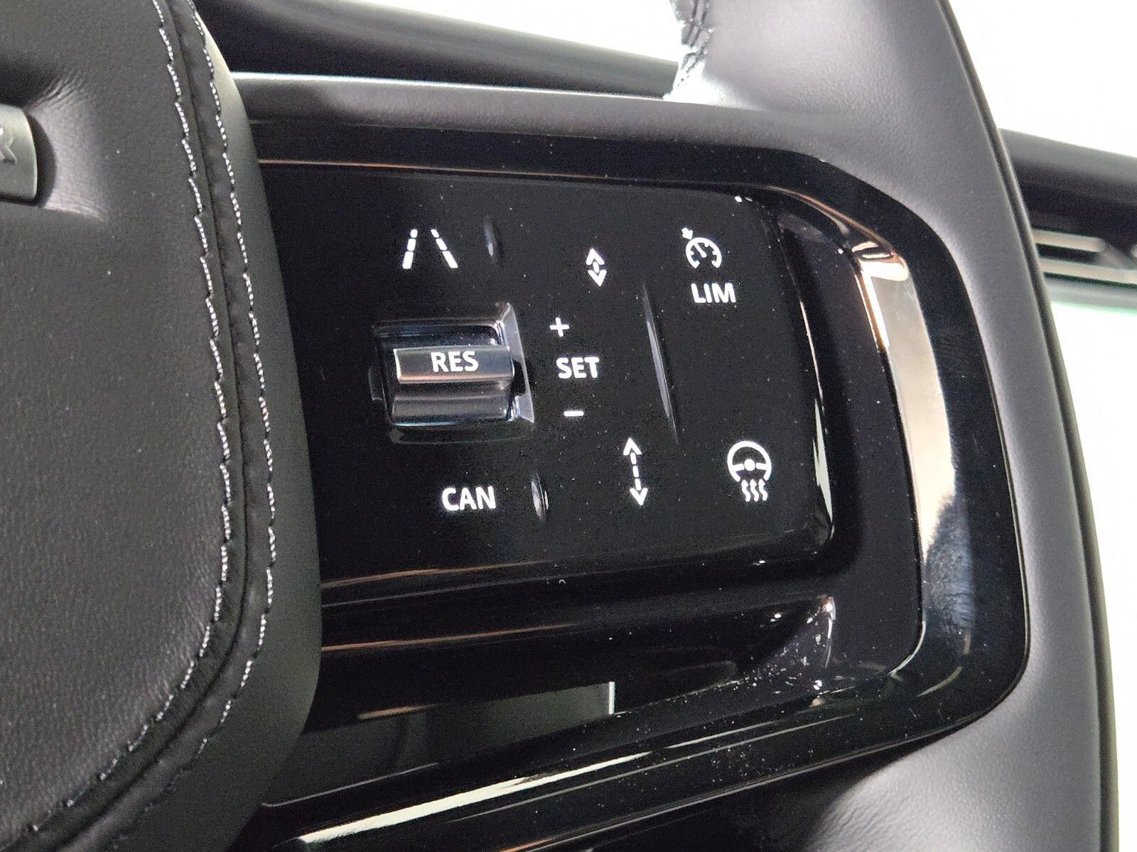 New 2026 Land Rover Range Rover Sport Dynamic SE AWD/4WD image 25