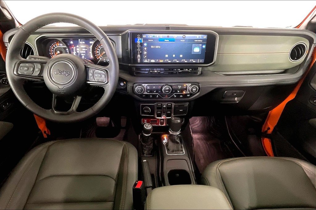 Used 2025 Jeep Gladiator Mojave AWD/4WD image 17
