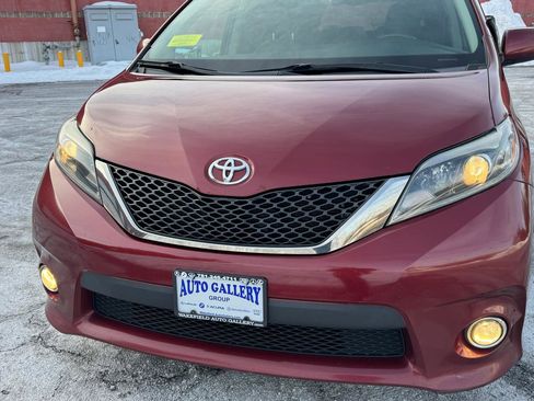 Used 2016 Toyota Sienna SE Premium image 28