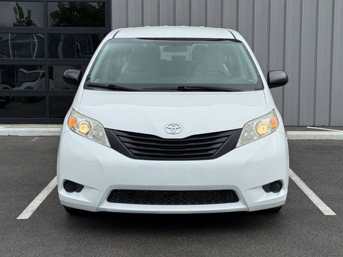 Used 2017 Toyota Sienna L FWD image 2