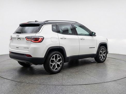 Used 2025 Jeep Compass Limited AWD/4WD image 9