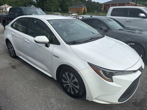 Used 2020 Toyota Corolla LE FWD image 3