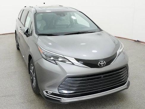 New 2026 Toyota Sienna Platinum image 17