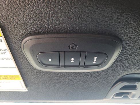 Used 2018 Jeep Wrangler Unlimited Sahara image 39