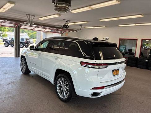 Certified 2024 Jeep Grand Cherokee Summit w/ Adv Protech Group IV AWD/4WD image 17