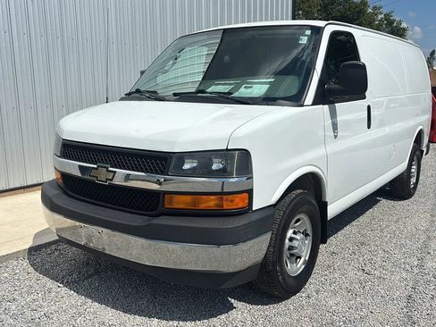 Used 2017 Chevrolet Express 2500 RWD image 11