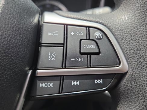 Used 2023 Toyota Highlander L FWD image 25