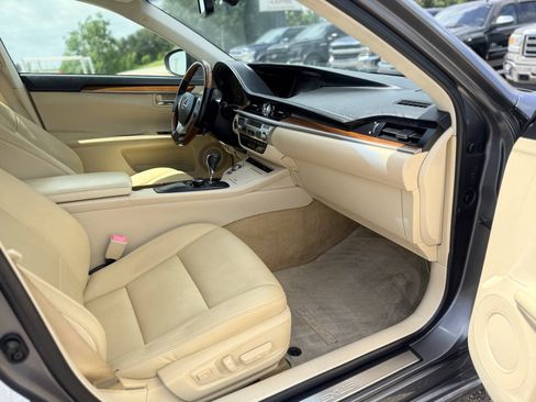 Used 2013 Lexus ES 300h w/ Premium Pkg FWD image 17