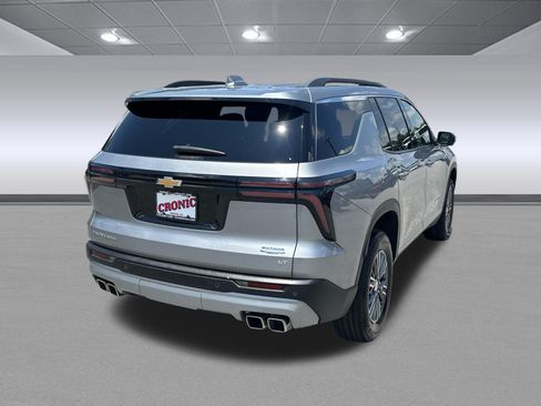 Used 2024 Chevrolet Traverse LT FWD image 3