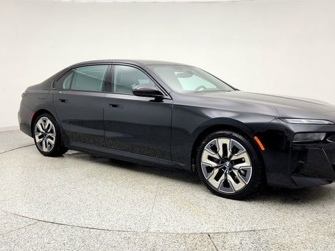 Used 2024 BMW i7 xDrive60 w/ Executive Package image 3