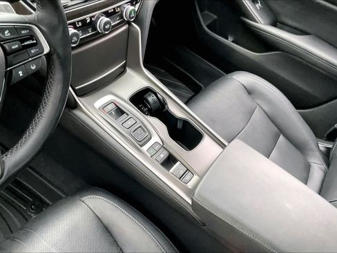 Used 2020 Honda Accord Touring image 16