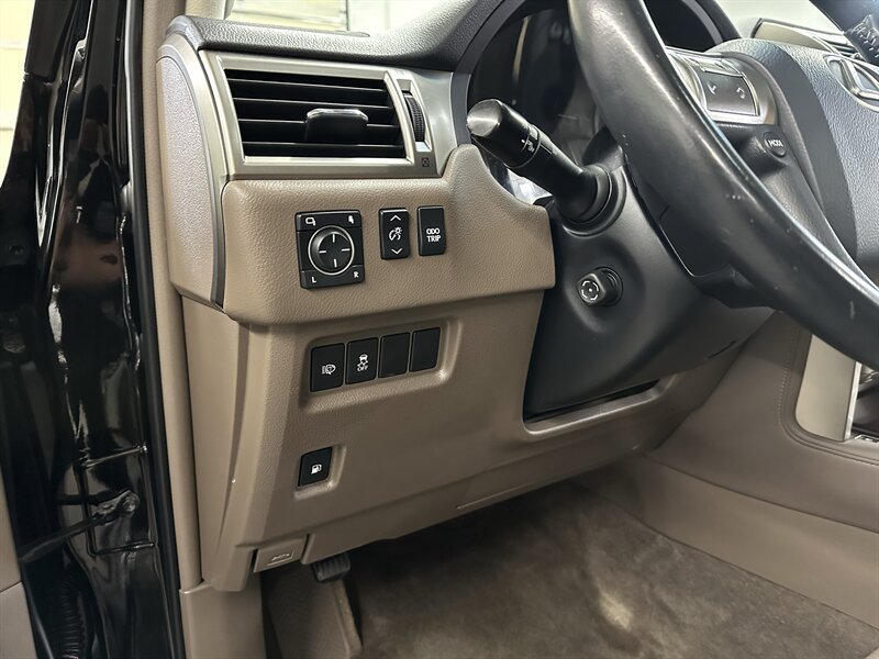 Used 2014 Lexus GX 460 w/ Premium Package AWD/4WD image 23