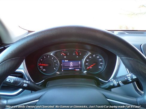 Used 2022 Chevrolet Equinox LS w/ LS Convenience Package image 11