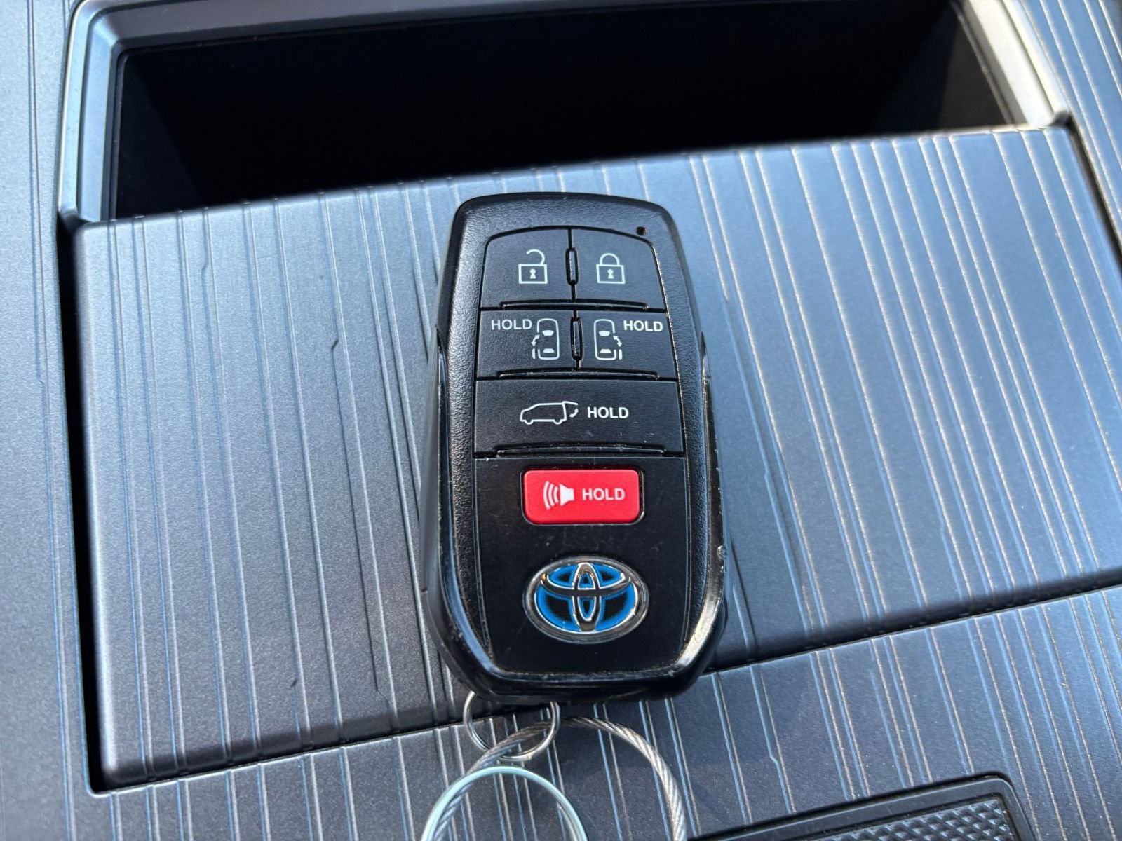 Used 2025 Toyota Sienna XLE FWD image 20