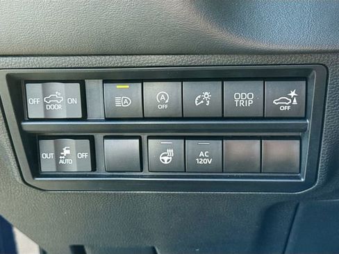 Used 2023 Toyota Tundra Platinum AWD/4WD image 12