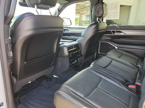 Used 2025 Jeep Wagoneer 2WD w/ Premium Group I image 12