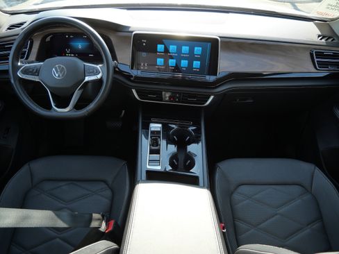 Used 2024 Volkswagen Atlas SE AWD/4WD image 10