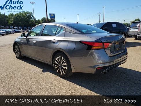 Used 2024 Nissan Altima 2.5 SV w/ SV Premium Package FWD image 3
