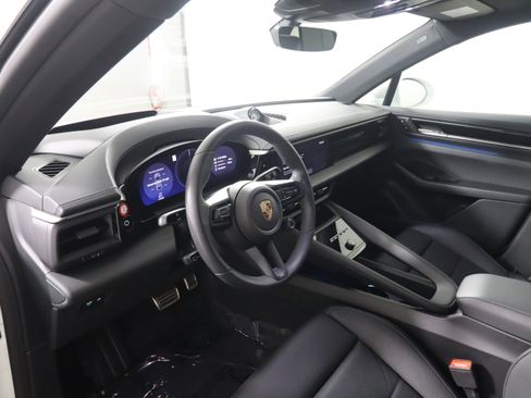 Used 2025 Porsche Macan 4 Electric AWD/4WD image 4