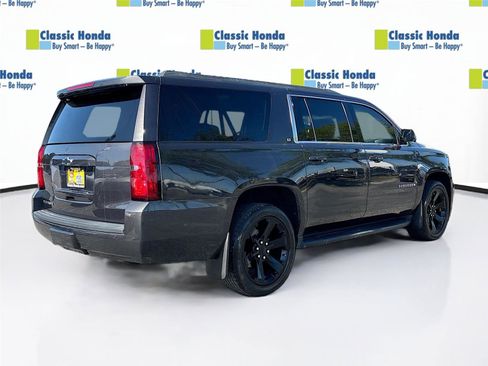 Used 2017 Chevrolet Suburban LT w/ Luxury Package RWD image 8